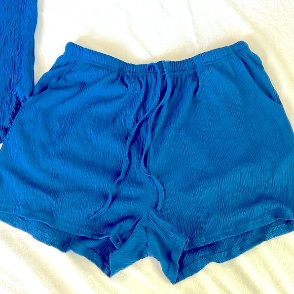 Set of Pajamas - Picture 2 of 3